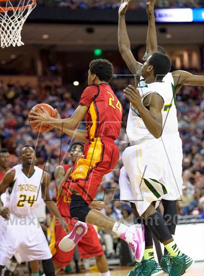 Thumbnail 3 in Yates vs. Madison (UIL 3A Final) photogallery.