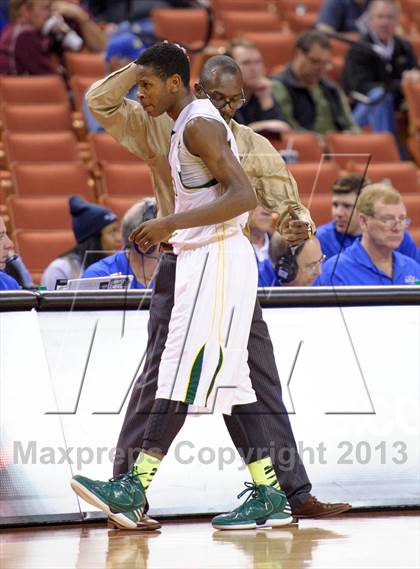 Thumbnail 1 in Yates vs. Madison (UIL 3A Final) photogallery.