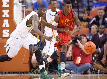 Thumbnail 2 in Yates vs. Madison (UIL 3A Final) photogallery.