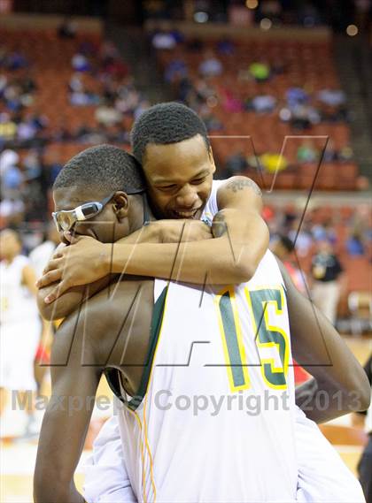 Thumbnail 2 in Yates vs. Madison (UIL 3A Final) photogallery.