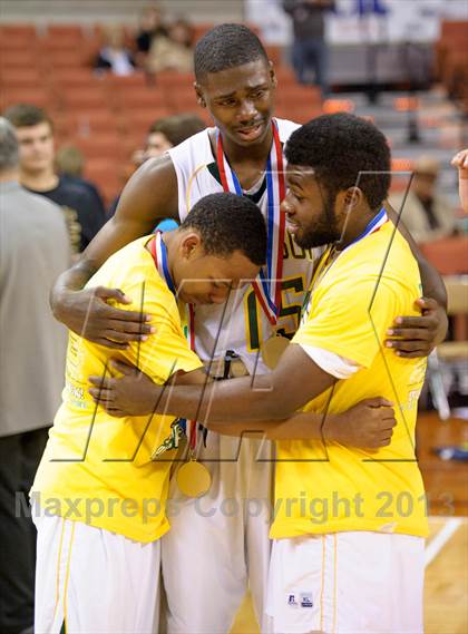 Thumbnail 3 in Yates vs. Madison (UIL 3A Final) photogallery.