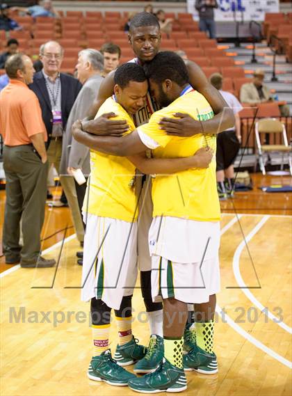 Thumbnail 3 in Yates vs. Madison (UIL 3A Final) photogallery.