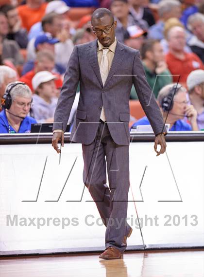 Thumbnail 1 in Yates vs. Madison (UIL 3A Final) photogallery.