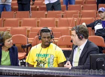 Thumbnail 2 in Yates vs. Madison (UIL 3A Final) photogallery.