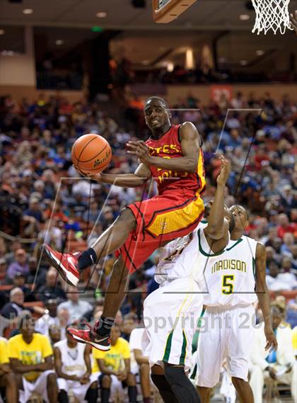 Thumbnail 2 in Yates vs. Madison (UIL 3A Final) photogallery.