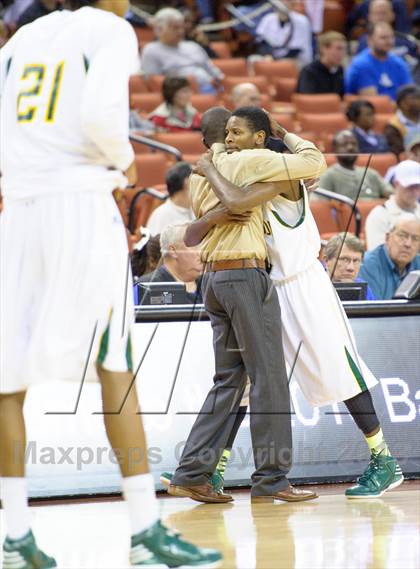Thumbnail 2 in Yates vs. Madison (UIL 3A Final) photogallery.