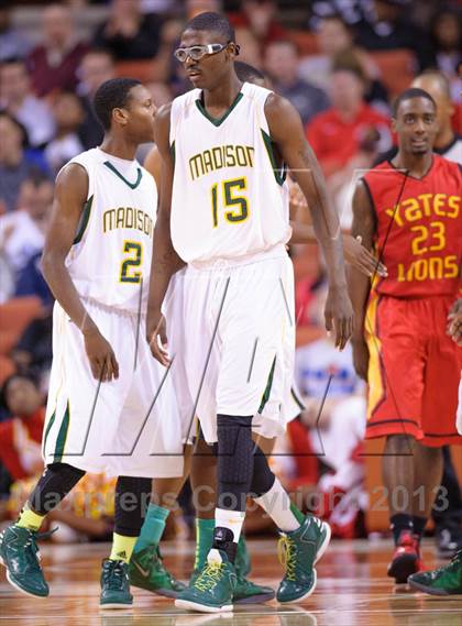 Thumbnail 3 in Yates vs. Madison (UIL 3A Final) photogallery.