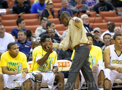 Thumbnail 3 in Yates vs. Madison (UIL 3A Final) photogallery.