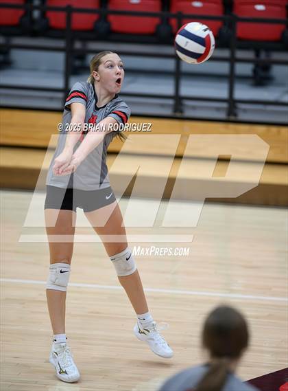 Thumbnail 1 in Wynne vs. Highland (AAA 4A East Regional Round 1) photogallery.