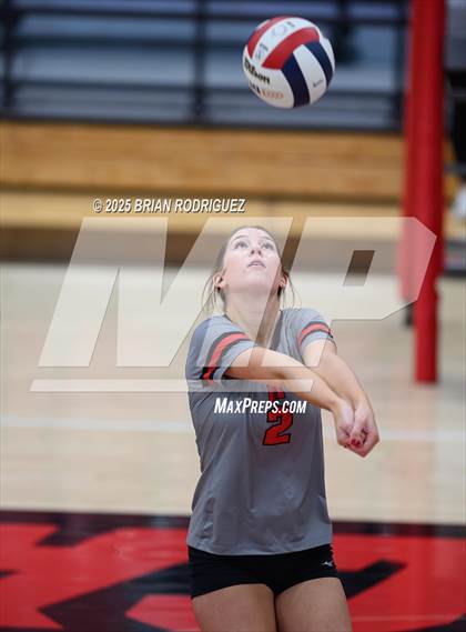 Thumbnail 1 in Wynne vs. Highland (AAA 4A East Regional Round 1) photogallery.