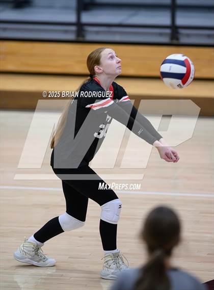 Thumbnail 3 in Wynne vs. Highland (AAA 4A East Regional Round 1) photogallery.