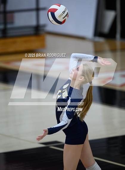 Thumbnail 3 in Wynne vs. Highland (AAA 4A East Regional Round 1) photogallery.