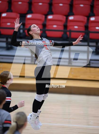 Thumbnail 1 in Wynne vs. Highland (AAA 4A East Regional Round 1) photogallery.