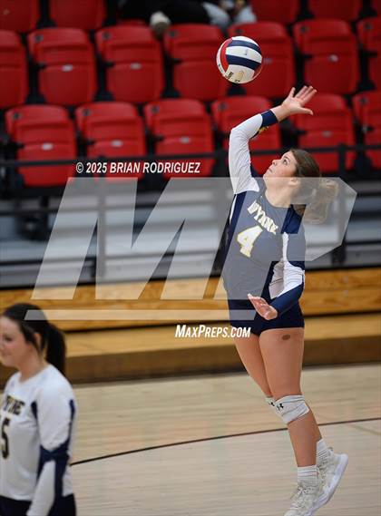 Thumbnail 3 in Wynne vs. Highland (AAA 4A East Regional Round 1) photogallery.