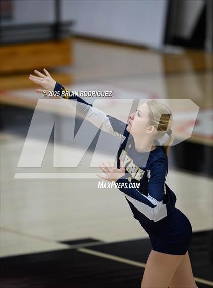 Thumbnail 2 in Wynne vs. Highland (AAA 4A East Regional Round 1) photogallery.