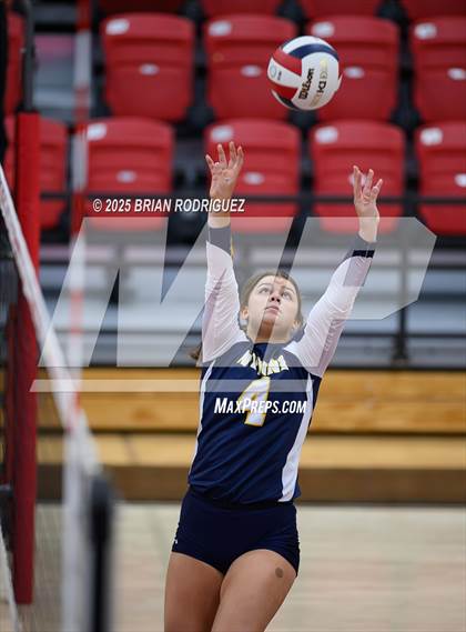 Thumbnail 2 in Wynne vs. Highland (AAA 4A East Regional Round 1) photogallery.