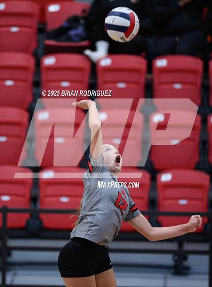 Thumbnail 1 in Wynne vs. Highland (AAA 4A East Regional Round 1) photogallery.