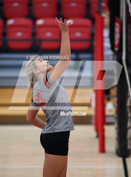 Thumbnail 2 in Wynne vs. Highland (AAA 4A East Regional Round 1) photogallery.