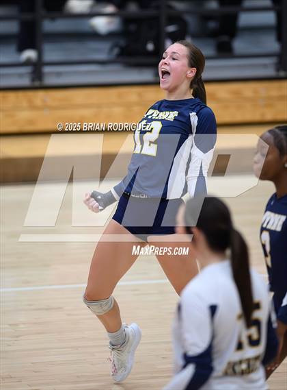 Thumbnail 1 in Wynne vs. Highland (AAA 4A East Regional Round 1) photogallery.