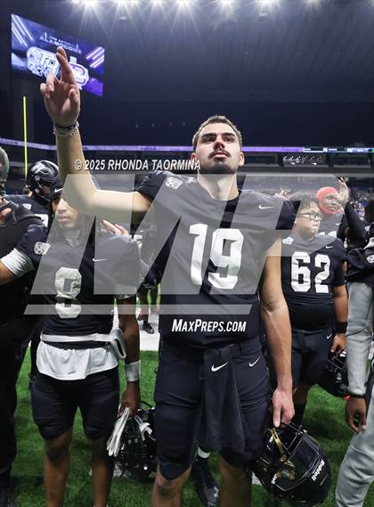 Thumbnail 2 in Boerne vs. Randle (UIL 5A D2 Football Semifinal) photogallery.