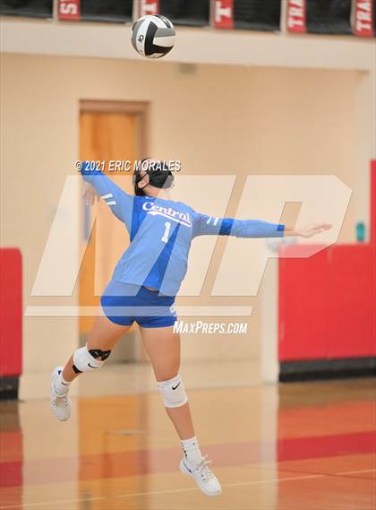 Thumbnail 3 in Kearny vs Central (CIF SDS D5 FINAL) photogallery.