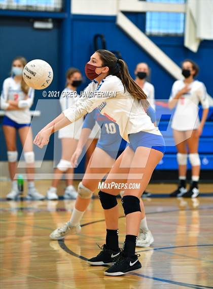 Thumbnail 3 in Windsor @ Tamalpais photogallery.
