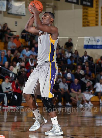 Thumbnail 3 in Whitney Young vs. Montverde Academy (City of Palms Classic) photogallery.