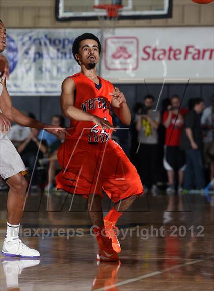 Thumbnail 3 in Whitney Young vs. Montverde Academy (City of Palms Classic) photogallery.