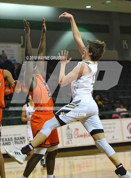Thumbnail 2 in Rider vs. Texas photogallery.