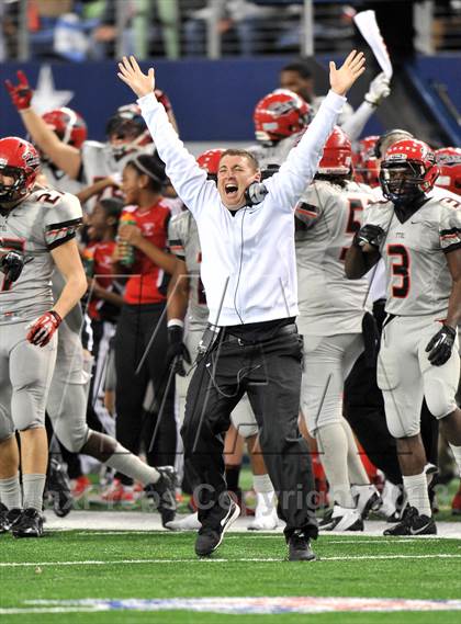 Thumbnail 1 in Cedar Hill vs. Katy (UIL 5A Divison 2 Final)  photogallery.