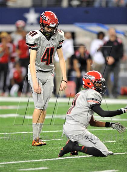 Thumbnail 2 in Cedar Hill vs. Katy (UIL 5A Divison 2 Final)  photogallery.