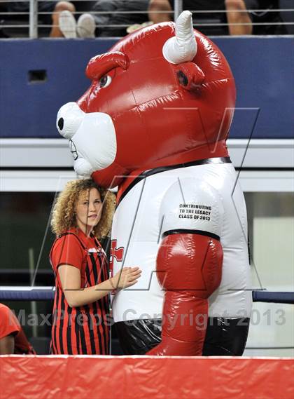 Thumbnail 3 in Cedar Hill vs. Katy (UIL 5A Divison 2 Final)  photogallery.