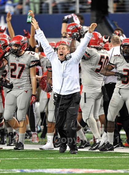 Thumbnail 2 in Cedar Hill vs. Katy (UIL 5A Divison 2 Final)  photogallery.