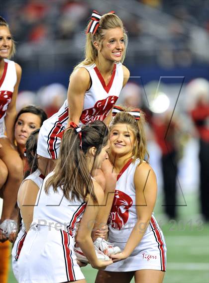 Thumbnail 3 in Cedar Hill vs. Katy (UIL 5A Divison 2 Final)  photogallery.