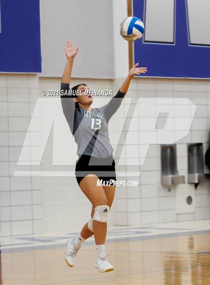 Thumbnail 2 in Lincoln Southwest vs. Pius X photogallery.