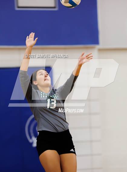 Thumbnail 2 in Lincoln Southwest vs. Pius X photogallery.