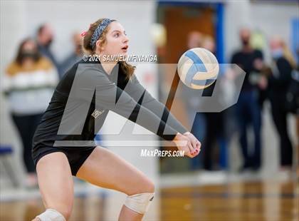 Thumbnail 2 in Lincoln Southwest vs. Pius X photogallery.