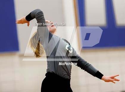 Thumbnail 2 in Lincoln Southwest vs. Pius X photogallery.