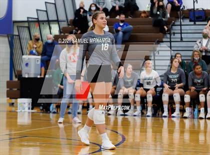 Thumbnail 2 in Lincoln Southwest vs. Pius X photogallery.