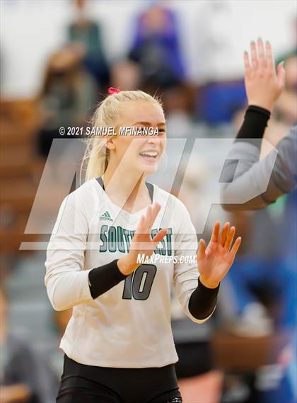 Thumbnail 2 in Lincoln Southwest vs. Pius X photogallery.