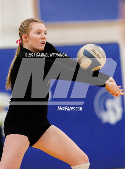 Thumbnail 3 in Lincoln Southwest vs. Pius X photogallery.