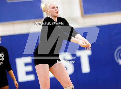 Thumbnail 1 in Lincoln Southwest vs. Pius X photogallery.