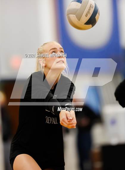 Thumbnail 2 in Lincoln Southwest vs. Pius X photogallery.