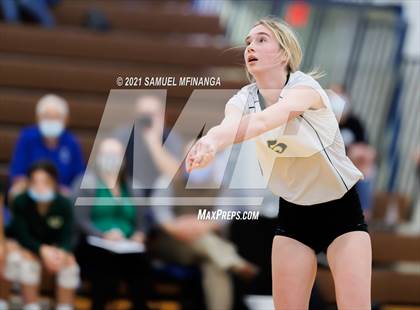 Thumbnail 2 in Lincoln Southwest vs. Pius X photogallery.