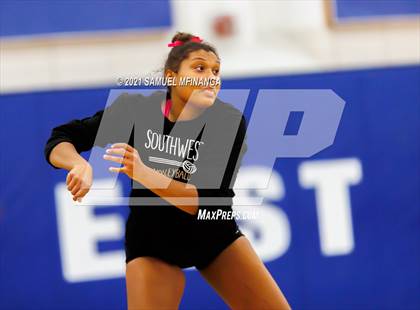 Thumbnail 2 in Lincoln Southwest vs. Pius X photogallery.