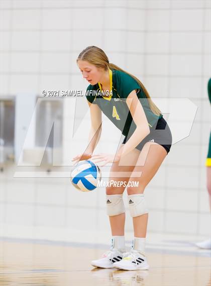 Thumbnail 2 in Lincoln Southwest vs. Pius X photogallery.