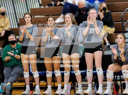 Thumbnail 2 in Lincoln Southwest vs. Pius X photogallery.