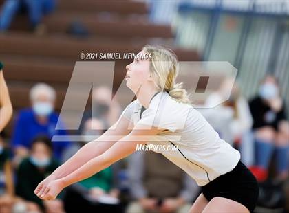 Thumbnail 2 in Lincoln Southwest vs. Pius X photogallery.
