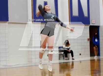 Thumbnail 2 in Lincoln Southwest vs. Pius X photogallery.