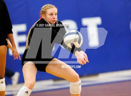 Thumbnail 1 in Lincoln Southwest vs. Pius X photogallery.
